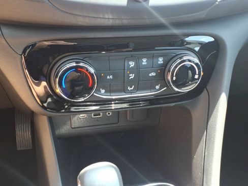 Used 2023 Buick Encore GX Preferred w/ Cold Weather Comfort Package FWD image 20
