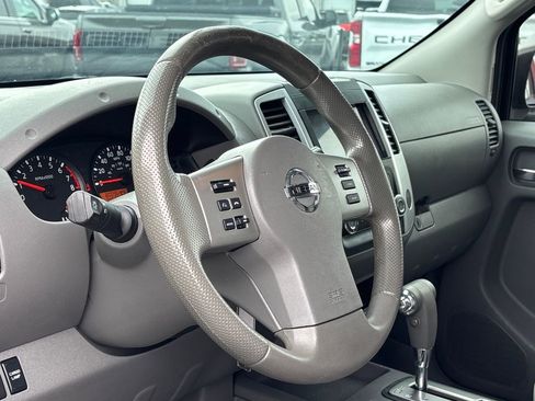 Used 2019 Nissan Frontier SV image 8