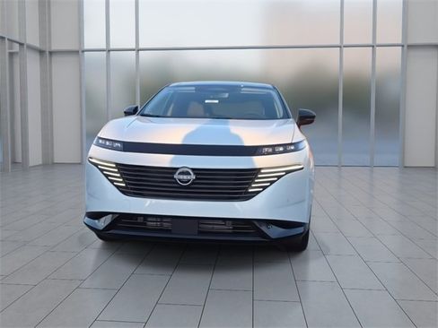 Certified 2025 Nissan Murano Platinum w/ Cargo Package image 3