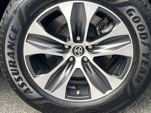 Used 2021 Toyota Highlander XLE image 11