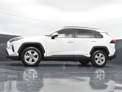 Used 2020 Toyota RAV4 LE w/ All Weather Liner Package AWD/4WD image 36