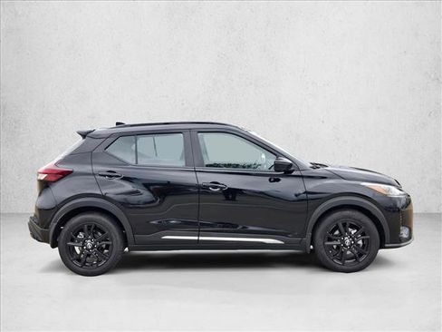 Used 2023 Nissan Kicks SR FWD image 4