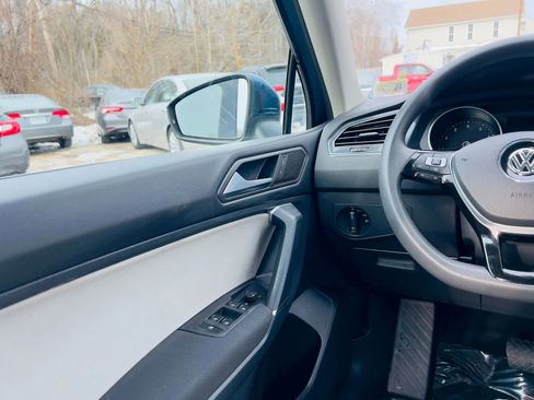 Used 2020 Volkswagen Tiguan S w/ 3rd Row Seat Package image 19