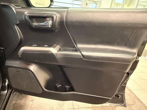 Used 2021 Toyota Tacoma Limited image 43