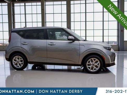 Used 2023 Kia Soul LX w/ LX Technology Package FWD image 35