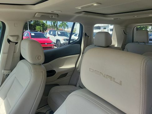 Used 2023 GMC Acadia Denali w/ Denali Ultimate Package FWD image 24