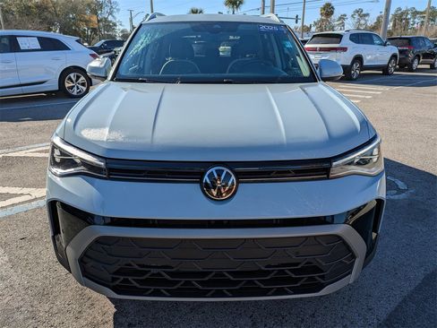 Certified 2025 Volkswagen Taos SE w/ Black Wheel Package image 9