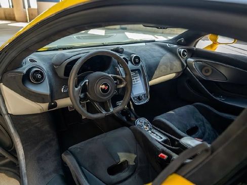 Used 2018 McLaren 570S Coupe RWD image 13