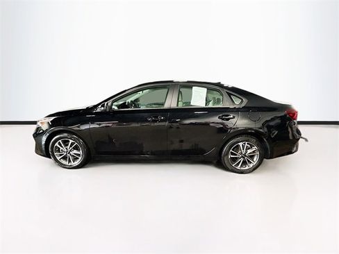 Used 2023 Kia Forte LXS w/ LXS Technology Package image 4