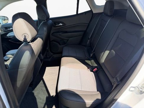 Used 2025 Chevrolet Trax LT w/ LT Convenience Package image 13