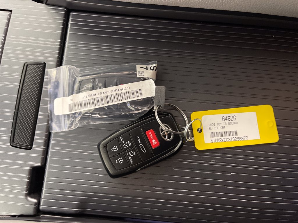 Certified 2026 Toyota Sienna LE FWD image 24