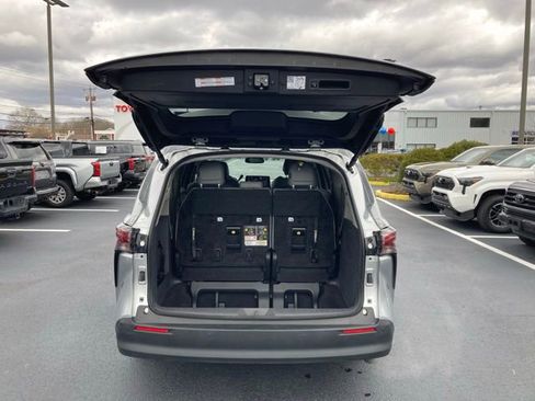 Certified 2024 Toyota Sienna XLE image 5