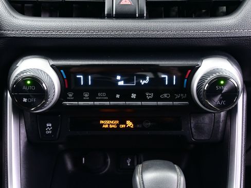 Used 2022 Toyota RAV4 LE AWD/4WD image 19