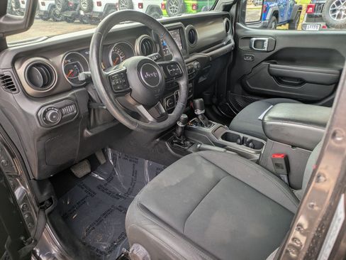 Used 2018 Jeep Wrangler Unlimited Sport S image 9