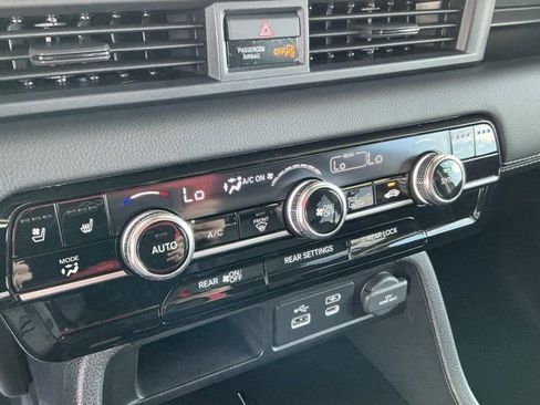 Used 2025 Honda Pilot Elite image 25