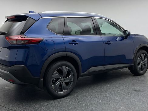 Used 2025 Nissan Rogue SV FWD image 9