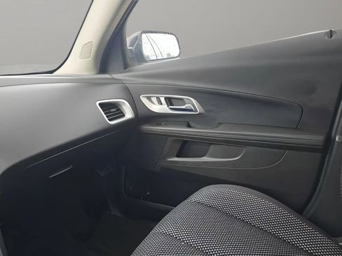 Used 2017 Chevrolet Equinox LT w/ Convenience Package image 16