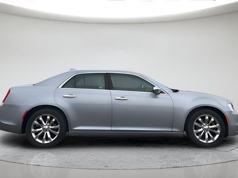 Used 2017 Chrysler 300 C AWD/4WD image 2
