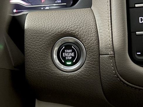 Used 2023 GMC Yukon XL Denali w/ Advanced Technology Package AWD/4WD image 27