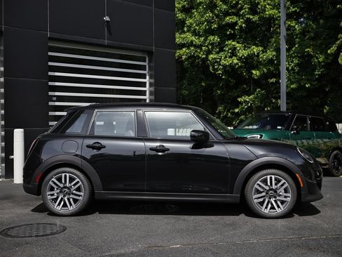 New 2026 MINI Cooper 4-Door Hardtop FWD image 4