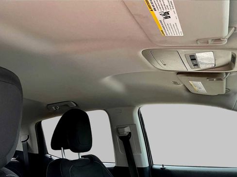Used 2018 Chevrolet Colorado LT w/ LT Convenience Package RWD image 14