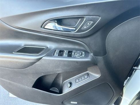 Used 2018 Chevrolet Equinox Premier image 19