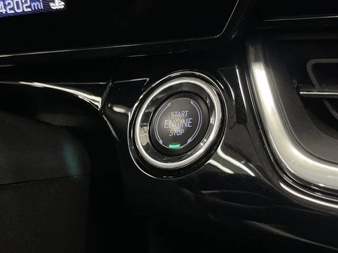 Used 2024 Chevrolet Trax RS w/ Sunroof Package image 22