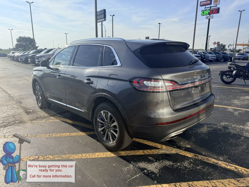 Used 2022 Lincoln Nautilus Reserve AWD/4WD image 3