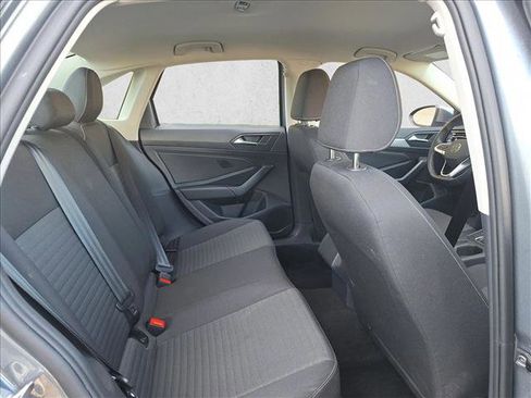 Used 2022 Chevrolet Bolt EUV LT w/ Convenience Package image 19