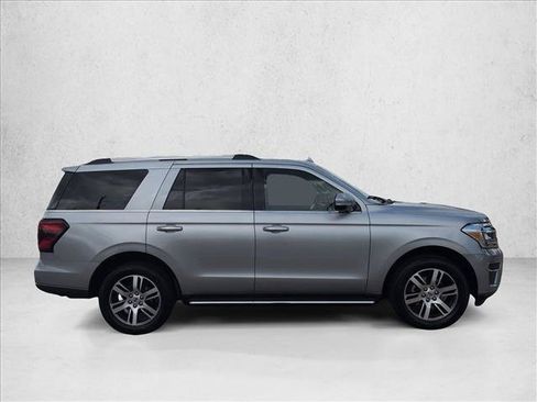 Used 2023 Ford Expedition Limited RWD image 4