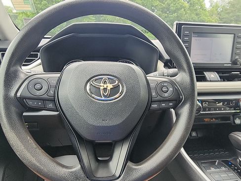 Used 2021 Toyota RAV4 XLE FWD image 15