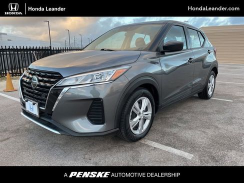 Used 2021 Nissan Kicks S image 1
