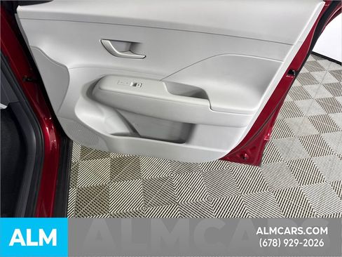 Used 2025 Hyundai Kona SEL image 17