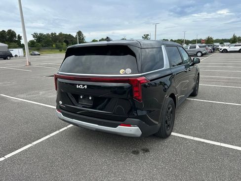 Used 2025 Kia Carnival FWD image 6