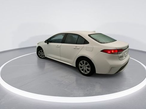Used 2022 Toyota Corolla LE image 4