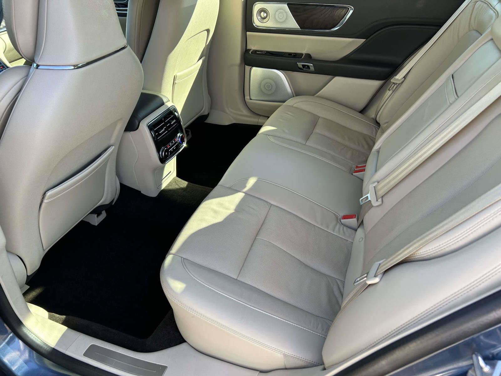 Used 2020 Lincoln Continental Reserve w/ Luxury Package FWD image 16