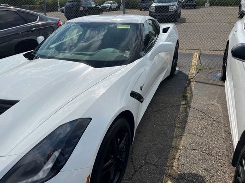 Used 2017 Chevrolet Corvette Stingray Coupe w/ Carbon Flash Badge Package RWD image 7