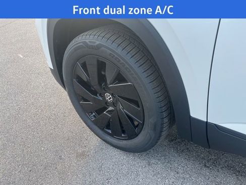 New 2026 Volkswagen Atlas SE FWD image 5