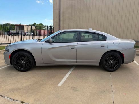 Used 2016 Dodge Charger SXT RWD image 8