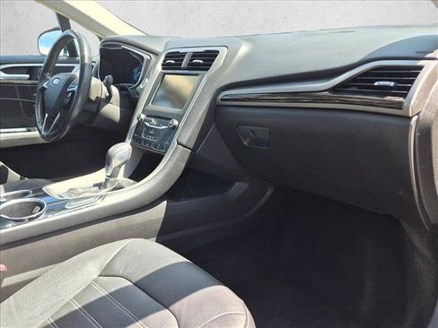 Used 2014 Ford Fusion SE w/ Equipment Group 502A FWD image 16