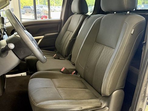 Used 2017 Nissan Titan SV RWD image 13