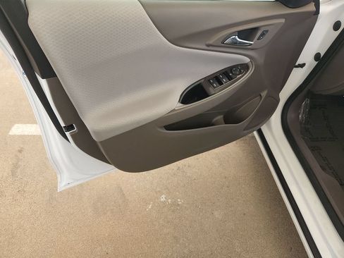 Used 2025 Chevrolet Malibu LT FWD image 28