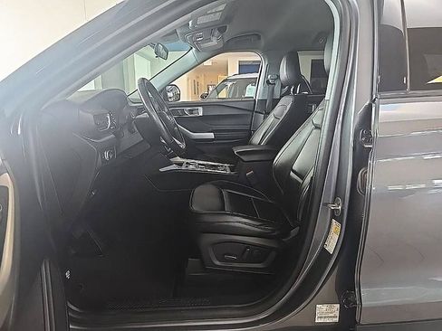 Used 2021 Ford Explorer XLT w/ Equipment Group 202A AWD/4WD image 12