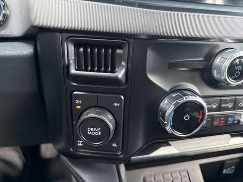 Certified 2025 Ford F250 Platinum w/ FX4 Off-Road Package image 31