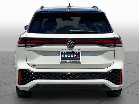 Used 2026 Volkswagen Tiguan SE R-Line FWD image 5