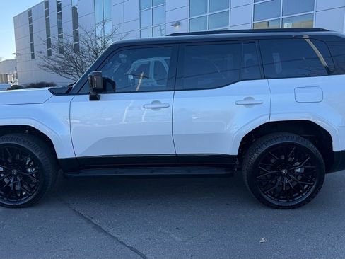 Used 2025 Lexus GX 550 w/ Accessory Package (Z1) image 3