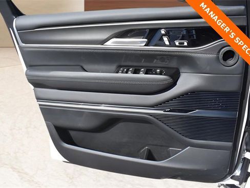 New 2025 Jeep Grand Wagoneer Series II Obsidian w/ Quick Order Packagew 28T image 12