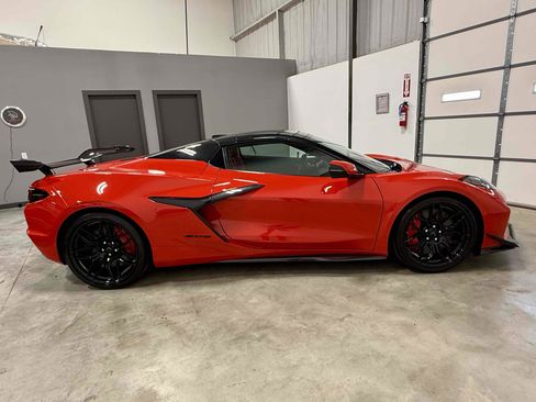 Used 2025 Chevrolet Corvette Z06 w/ Z07 Performance Package image 64