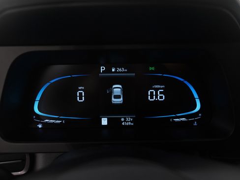 Used 2025 Hyundai Elantra Sport image 25