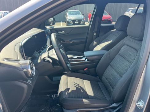 Used 2025 Chevrolet Equinox LT FWD image 36